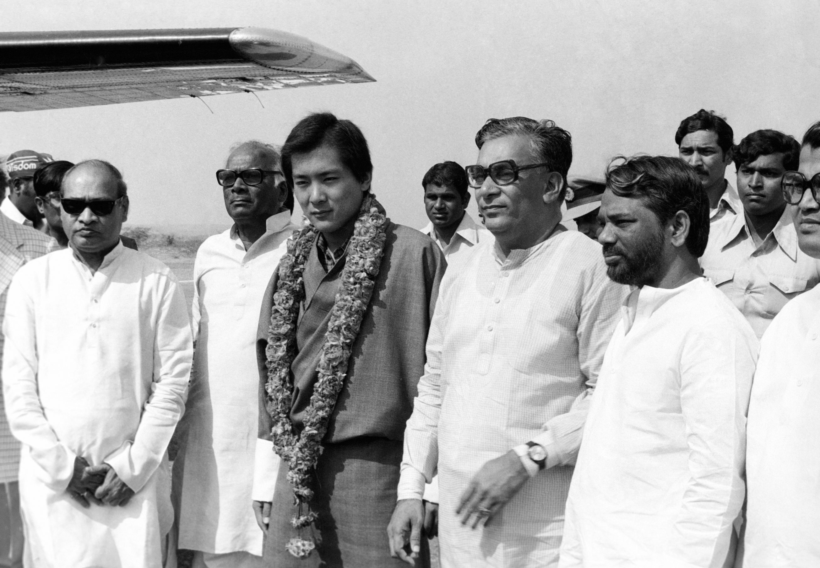 His Majesty Jigme Singye Wangchuck, The Fourth King of Bhutan, visited the archaeological site at Nagarajuna Konda, Andhra Pradesh.
(17 March 1982)

