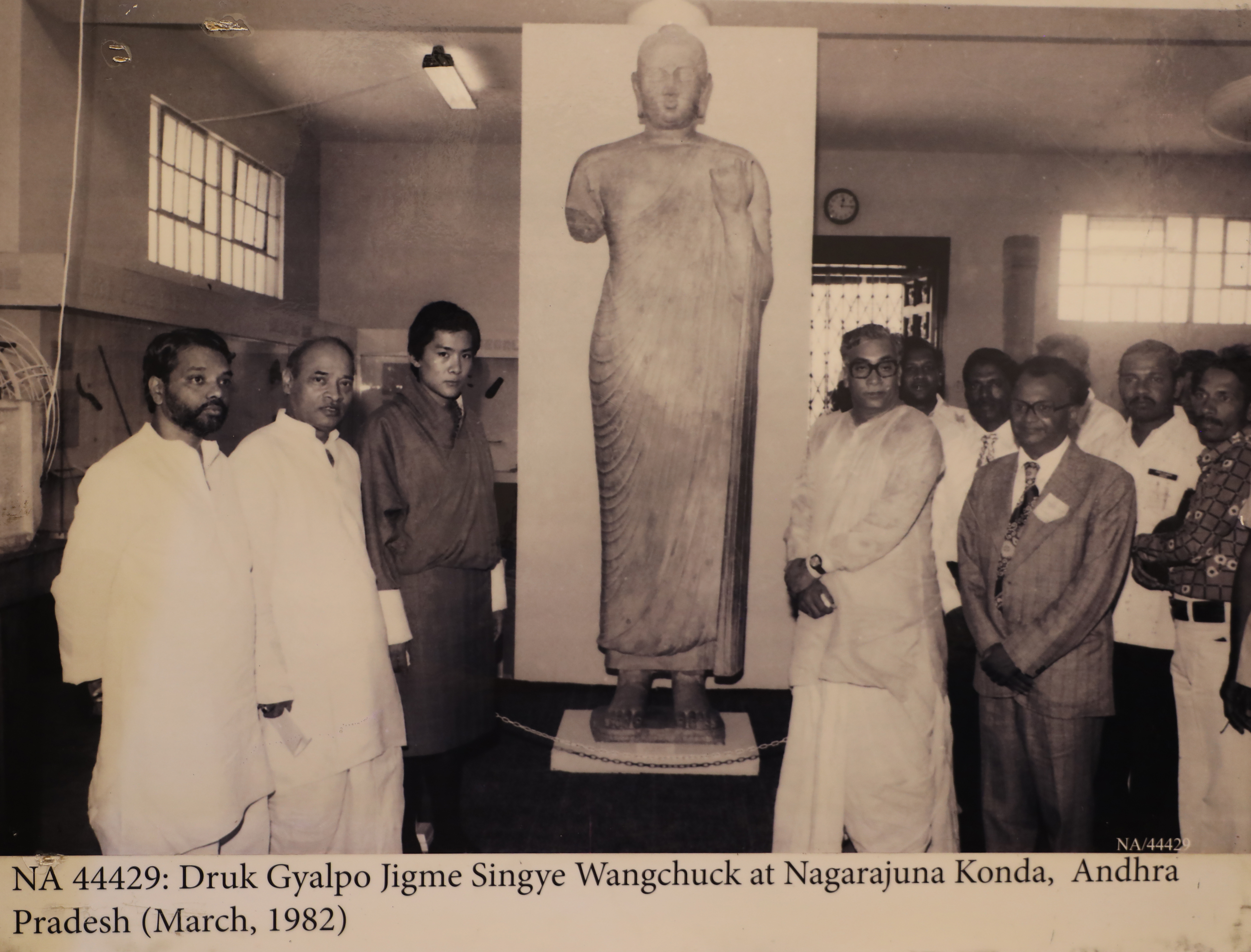 His Majesty Jigme Singye Wangchuck, The Fourth King of Bhutan, visited the archaeological site at Nagarajuna Konda, Andhra Pradesh.
(17 March 1982)
