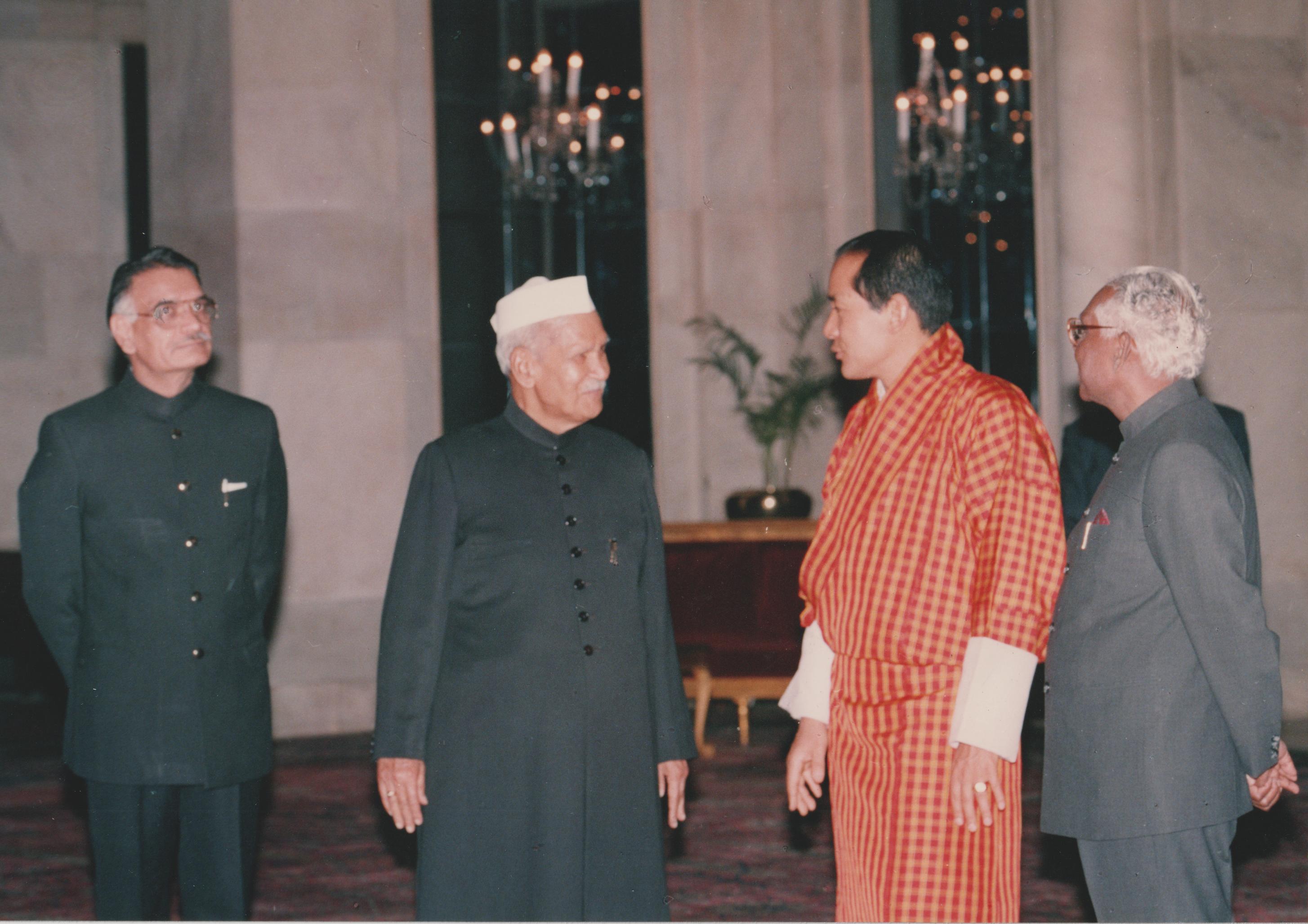 His Majesty Jigme Singye Wangchuck, The Fourth King of Bhutan with Dr. Shankar Dayal Sharma, President of India; Shri K.R. Narayanan, Vice- President, and Shri P.V. Narasimha Rao, Prime Minister, in New Delhi.
(1996)
