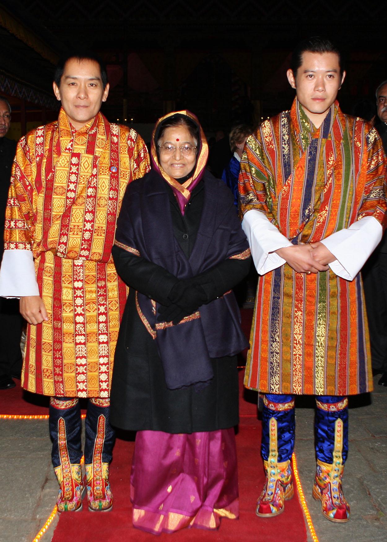 Smt. Pratibha Devisingh Patil, President of India, with His Majesty Jigme Singye Wangchuck, The Fourth King of Bhutan and His Majesty The King of Bhutan Jigme Khesar Namgyel Wangchuck at a Royal Banquet, at the Taschichhodzong,Thimphu.
(07 November 2008) 

