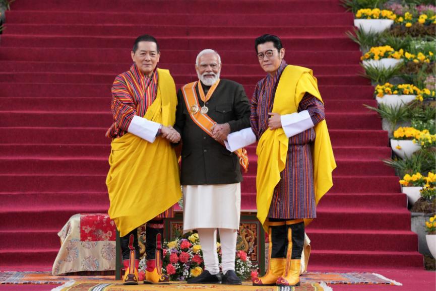 His Majesty The King of Bhutan Jigme Khesar Namgyel Wangchuck and His Majesty Jigme Singye Wangchuck, The Fourth King of Bhutan with Shri Narendra Modi, Prime Minister of India, in Bhutan.
(22 March 2024)
