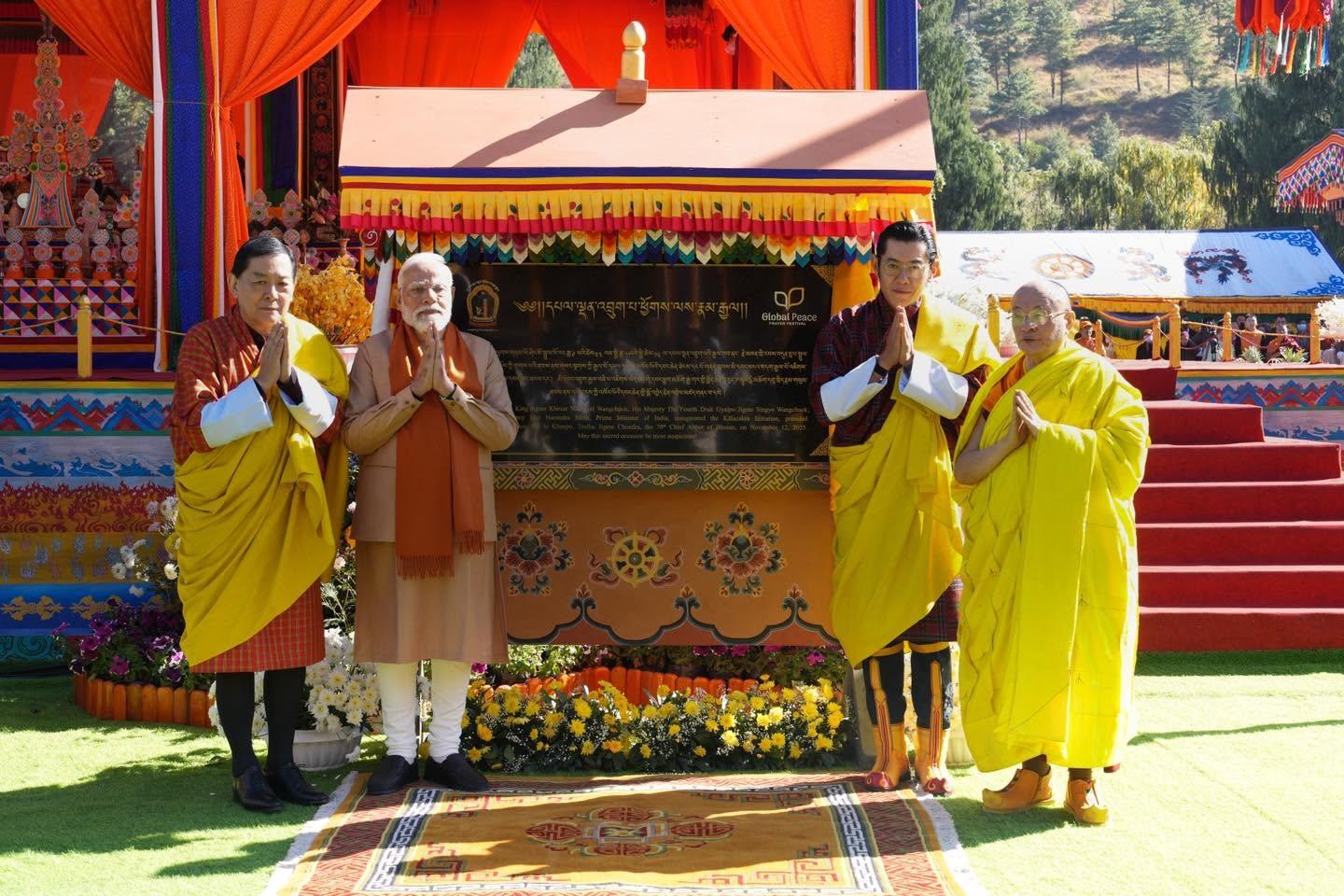 His Majesty The King of Bhutan Jigme Khesar Namgyel Wangchuck and His Majesty Jigme Singye Wangchuck, The Fourth King of Bhutan with Shri Narendra Modi, Prime Minister 