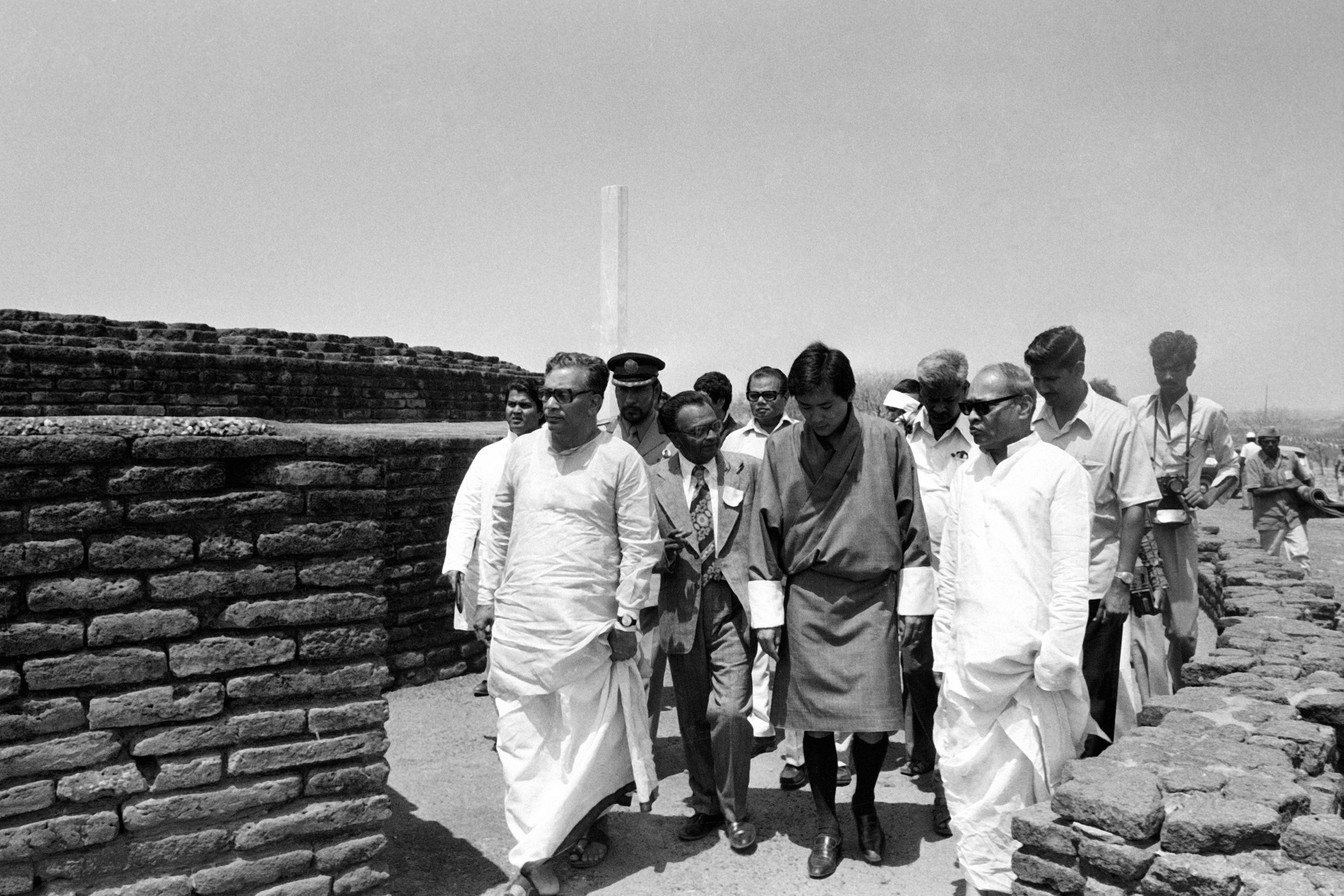 His Majesty Jigme Singye Wangchuck, The Fourth King of Bhutan, visited the archaeological site at Nagarajuna Konda, Andhra Pradesh.
(17 March 1982)
