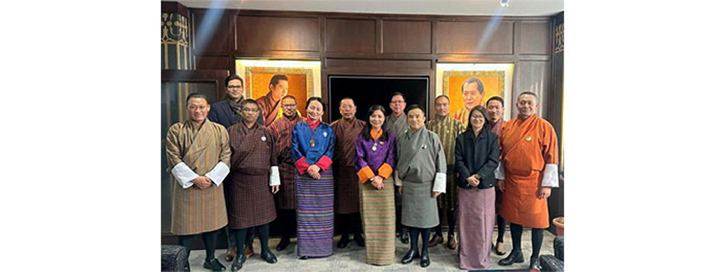  A delegation of parliamentarians from Bhutan led by Hon'ble Speaker H.E. Wangchuk Namgyel started 6-day tour of India by visiting the holy Mahabodhi Temple at Bodhgaya.