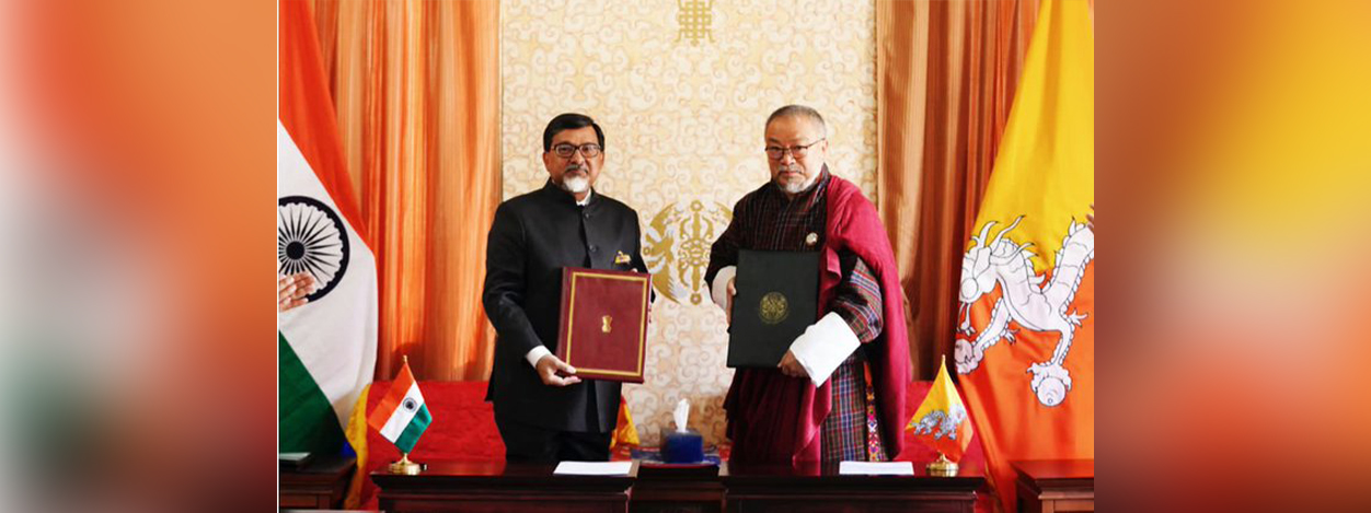  Ambassador 
@SudhakarDalela
 and Dasho Chhewang Rinzin, Advisor to the Ministry of Foreign Affairs and External Trade signed an MoU on a loan for the GyalSung Infrastructure Project. 