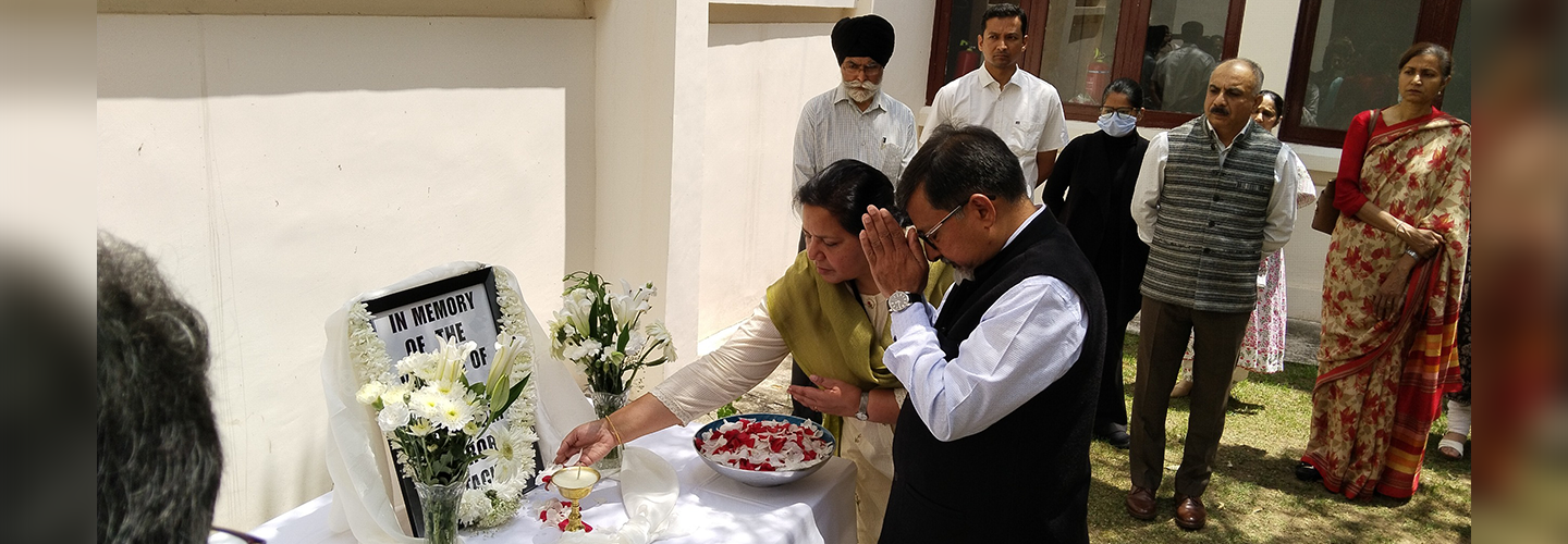  The Indian community in Bhutan gathered together at the Embassy to pay their respects to the victims of the heinous terror attack in Pahalgam, Jammu and Kashmir. India