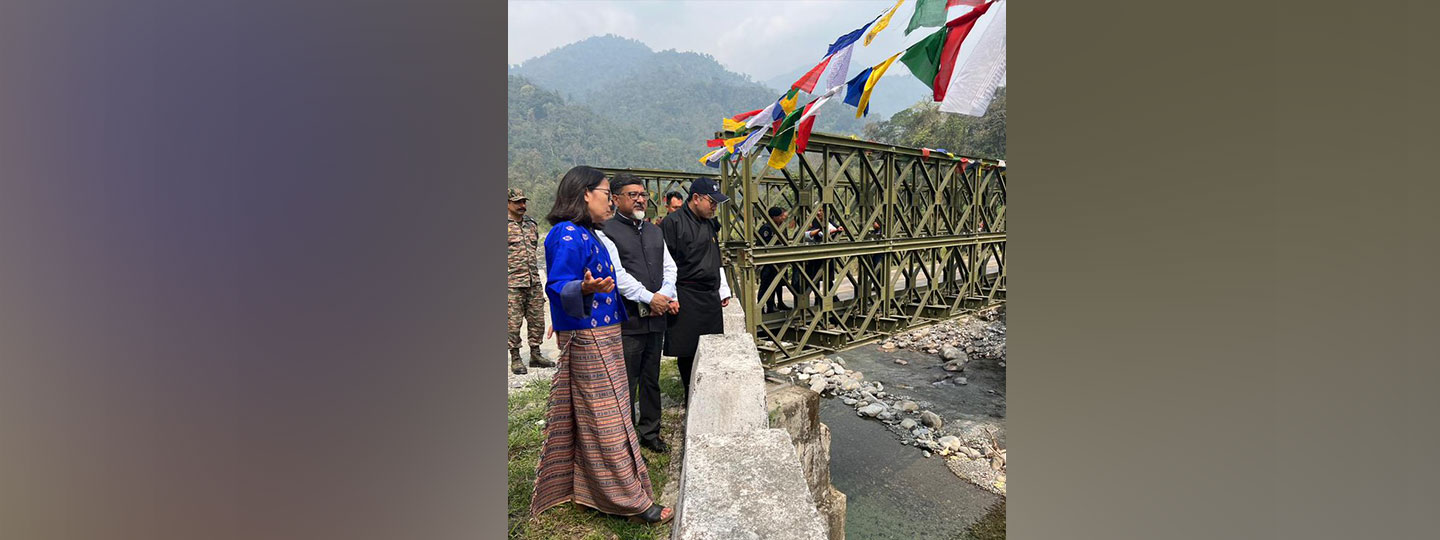 Ambassador @SudhakarDalela visited the Nonoi River site for a cross-border drinking water project, benefiting Udalgiri's border areas. He thanked local officials, reinforcing India-Bhutan ties