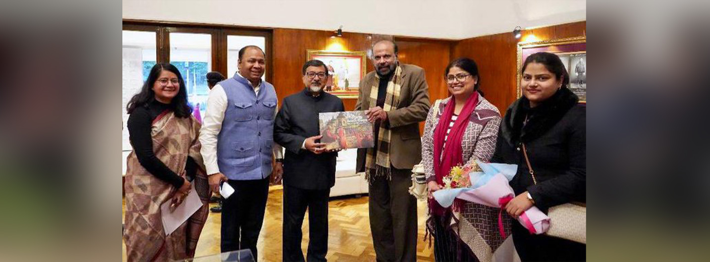  Members of the 
@DeshkalSociety
 presented Amb 
@SudhakarDalela
 a copy of its publication titled 'Imaging Bodh Gaya', which was recently released at Nehru Wangchuck Culture Center, Thimphu. A photo exhibition on the theme is ongoing until 2nd Nov at NWCC. Please do visit! 
@MEAIndia