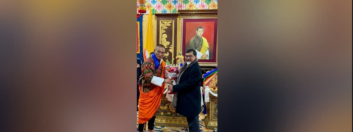  Ambassador 
@SudhakarDalela
 paid a courtesy call on Hon’ble Lyonchhen 
@tsheringtobgay
 and conveyed greetings of India’s leadership on his assumption of responsibility as the Prime Minister. Committed to working closely to further strengthen India Bhutan unique ties of friendship.