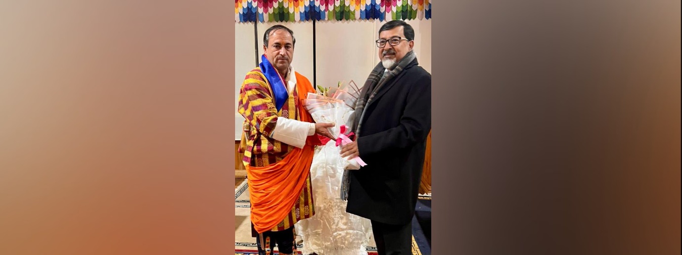  Amb 
@SudhakarDalela
 paid a courtesy call on Lyonpo D.N Dhungyel and conveyed greetings on EAM’s behalf on his assumption of responsibility as Minister for Foreign Affairs and External Trade. We look forward to working together to further deepen exemplary India Bhutan ties across sectors.