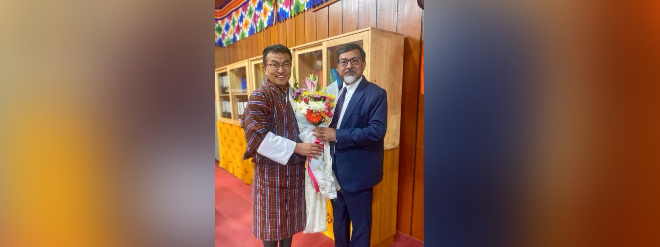  Amb 
@SudhakarDalela
 called on Hon’ble Lyonpo Lekey Dorji, Minister for Finance. 

Appreciate Hon'ble Lyonpo’s insights on new govt’s priorities for economic growth and development. Committed to working together to strengthen India Bhutan ties of friendship across sectors.