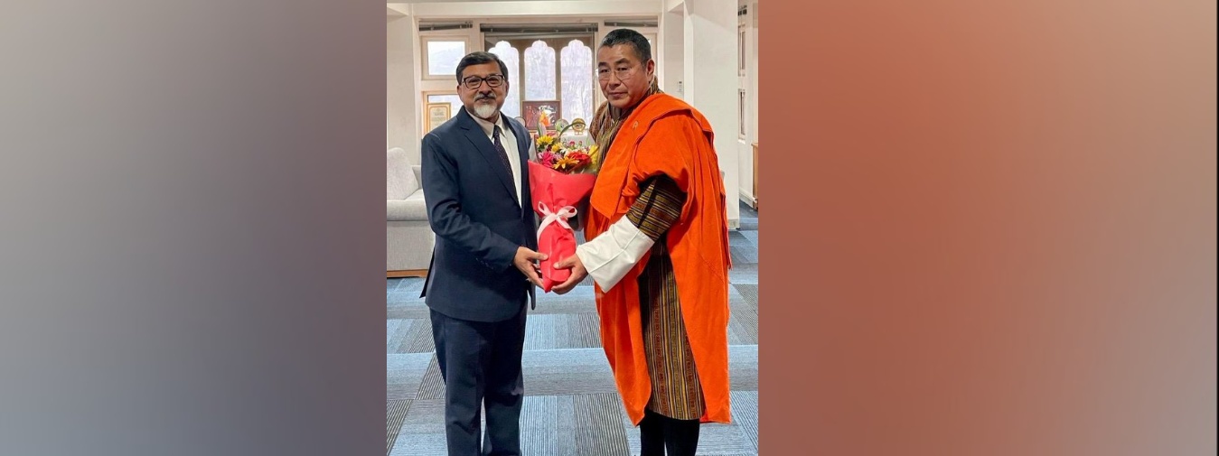  Amb 
@SudhakarDalela
 paid a courtesy call on Hon’ble Lyonpo Tandin Wangchuk, Minister of Health. 

India and Bhutan share an excellent partnership in the health sector. Committed to working with the Ministry of Health to further enhance unique India Bhutan ties of friendship & cooperation.