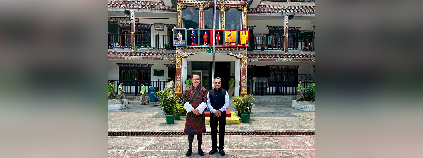  The Consul General made his first visit to Phuentsholing Rigsar Higher Secondary School, where he met with Dorji Tshering, Principal. They discussed collaborative programs and potential future cooperation initiatives.