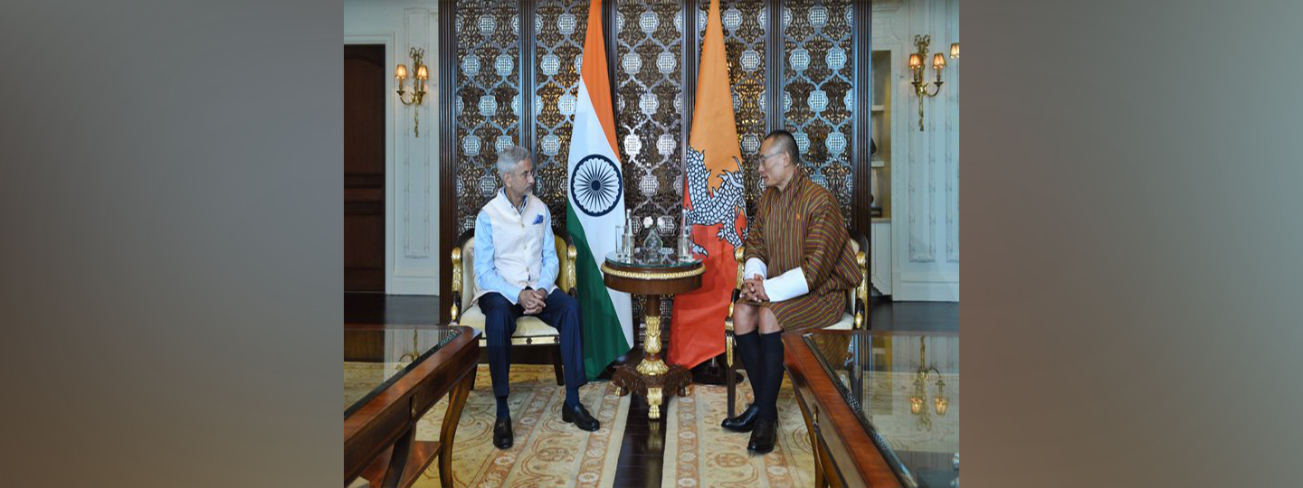  Great to meet PM Tshering Tobgay of Bhutan. 
Spoke about our unique and multifaceted friendship. @tsheringtobgay IN BT