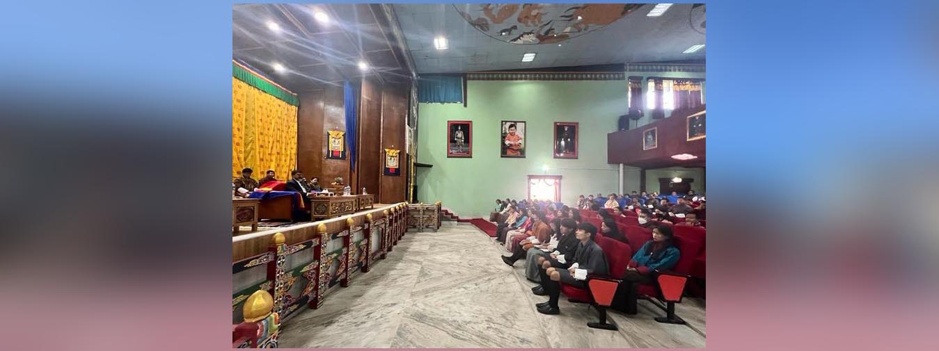  Ambassador 
@SudhakarDalela
 delivered an address on Enduring Bhutan India Friendship - working together for a brighter future at the Sherubtse College campus. Engaging conversations with bright Sherubtseans on expanding bhutan india partnership, looking into the future. 