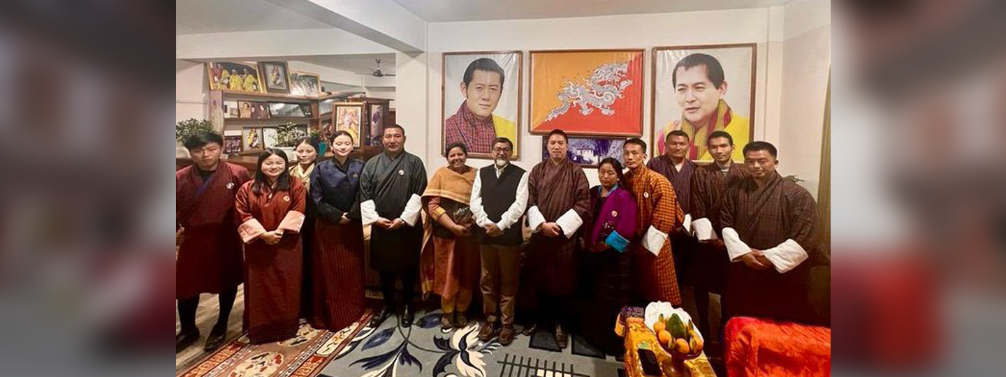  Ambassador 
@SudhakarDalela
 interacted with the Principal and teaching faculty of Autsho Central School in Lhuentse. 

Engaging conversation on Bhutan-India education partnership and youth connect.