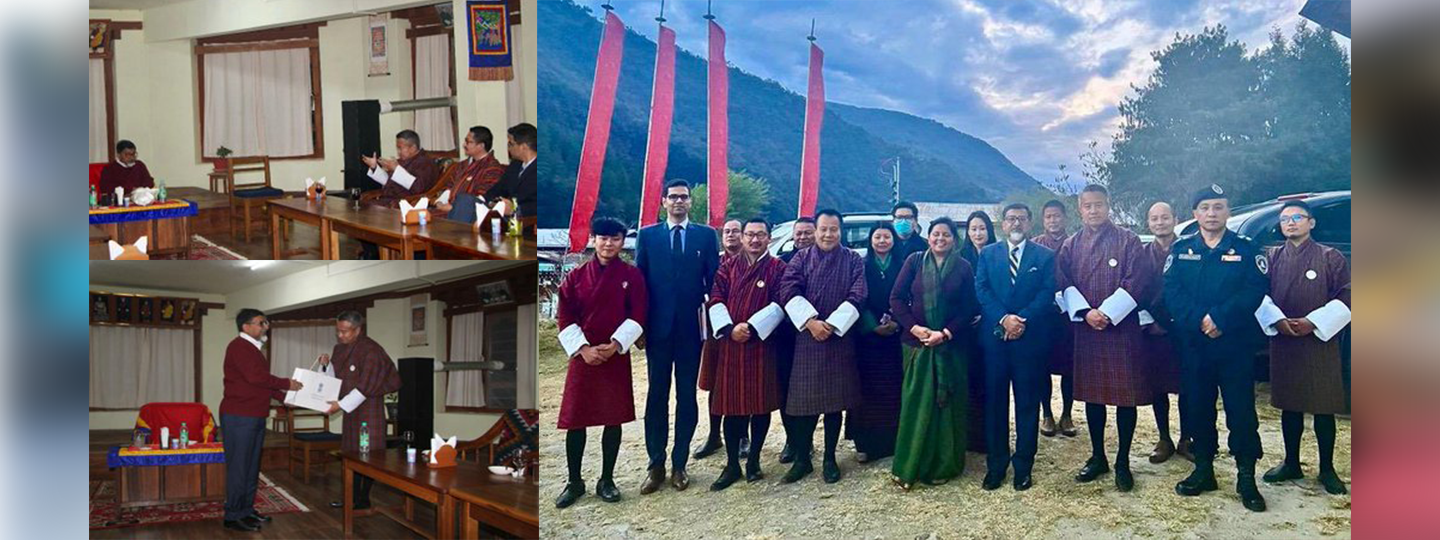  Ambassador 
@SudhakarDalela
 held discussion with Dasho Babu Ram Sherpa Dzongdag and his team at the Dzongkhag administration in Trashiyangtse on ways to strengthen Bhutan-India partnership and people to people ties.