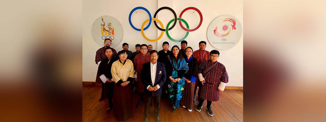  Thank you 
@BhutanOlympic
 for inviting us to chess workshop for Bhutan’s national team in Thimphu, facilitated by IBF. Int’l Chess Master Atanu Lahiri from India will be working with Bhutan’s team as team captain for a year as Bhutan preps for the 45th Olympiad next year.