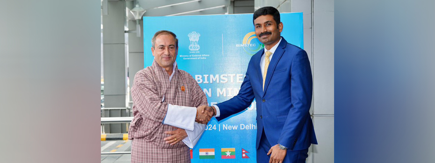  Warm welcome to @FMBhutan D.N. Dhungyel as he arrives in New Delhi for the BIMSTEC Foreign Ministers’ Retreat. 
The visit will further strengthen close bonds of friendship and cooperation between IN & BT and advance regional cooperation.